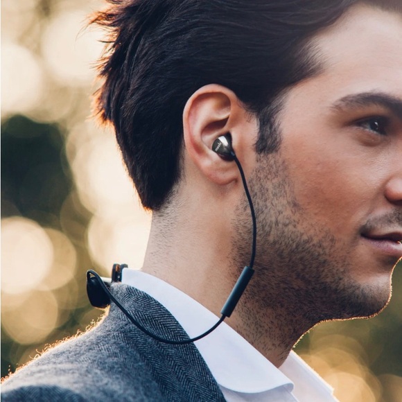 Moshi Vortex Air Bluetooth Earbuds with Mic Black - Picture 4 of 7